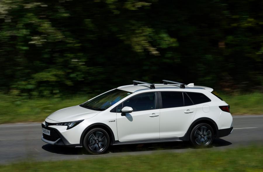  Toyota Corolla Trek Hybrid 2020 года  (UK) (фото 7 из 40)